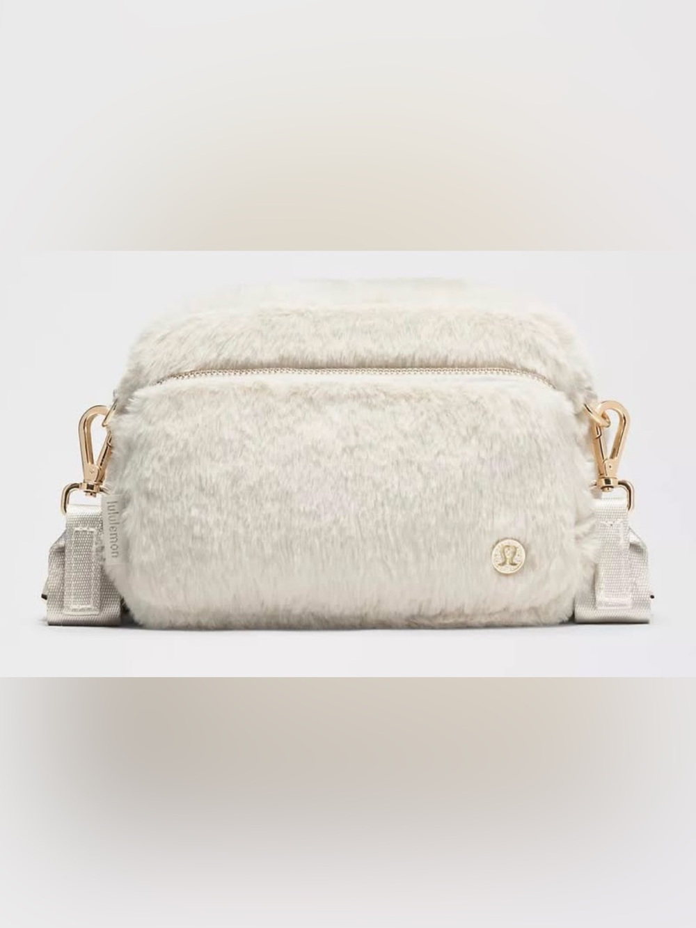 *NWT* Lululemon plush crossbody 2 litres w gold zippers and emblems - Picture 4 of 12